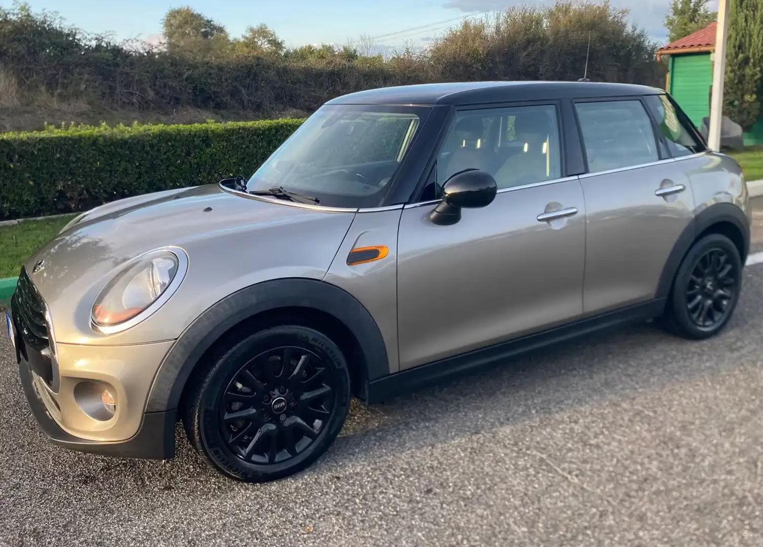 MINI Cooper D Mini 1.5 Cooper D Boost Seven 5p Brun - 1