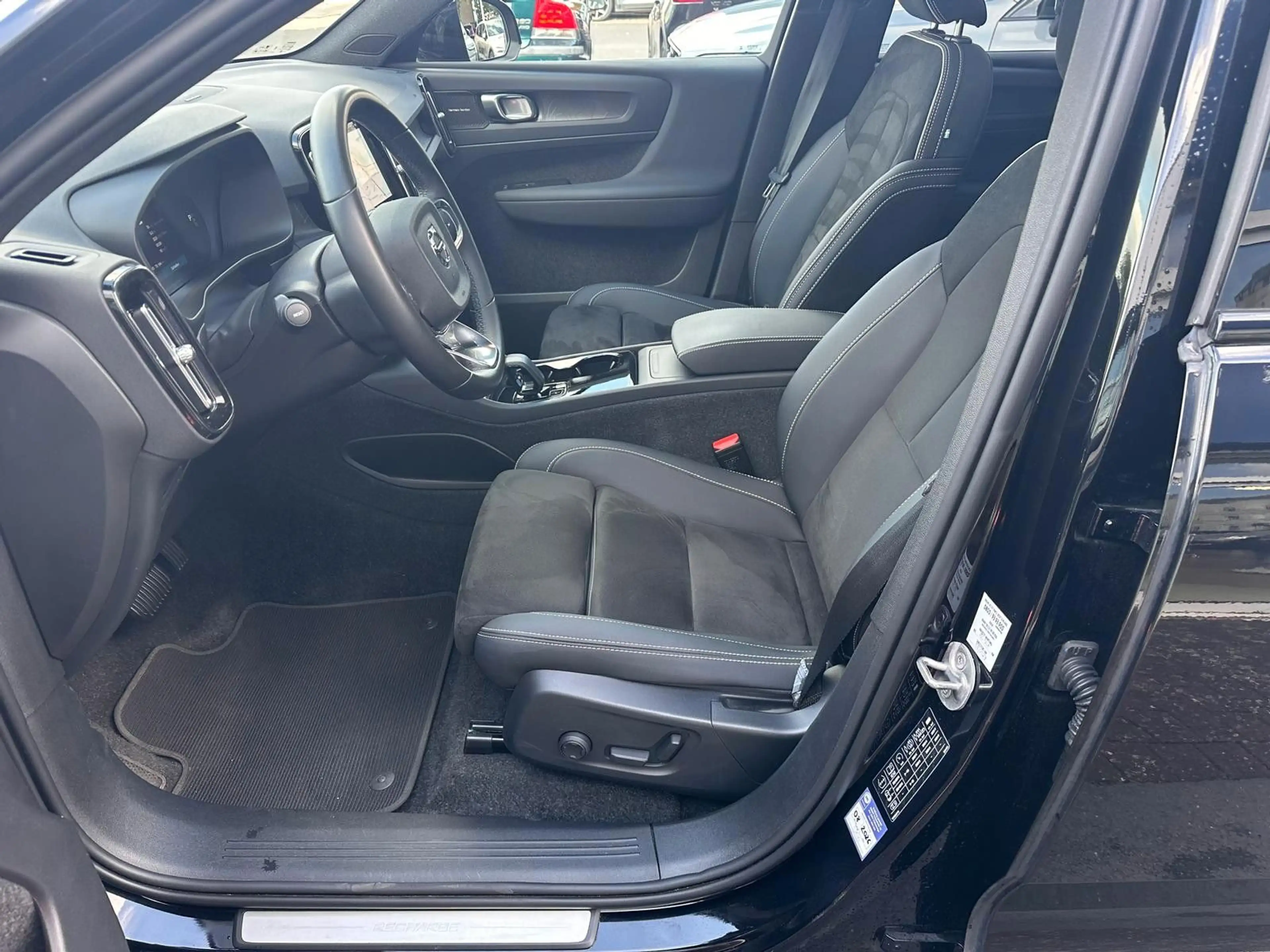 Volvo XC40 FWD Ultimate Pure Electric,Pano,360°,BLIS — photo 15