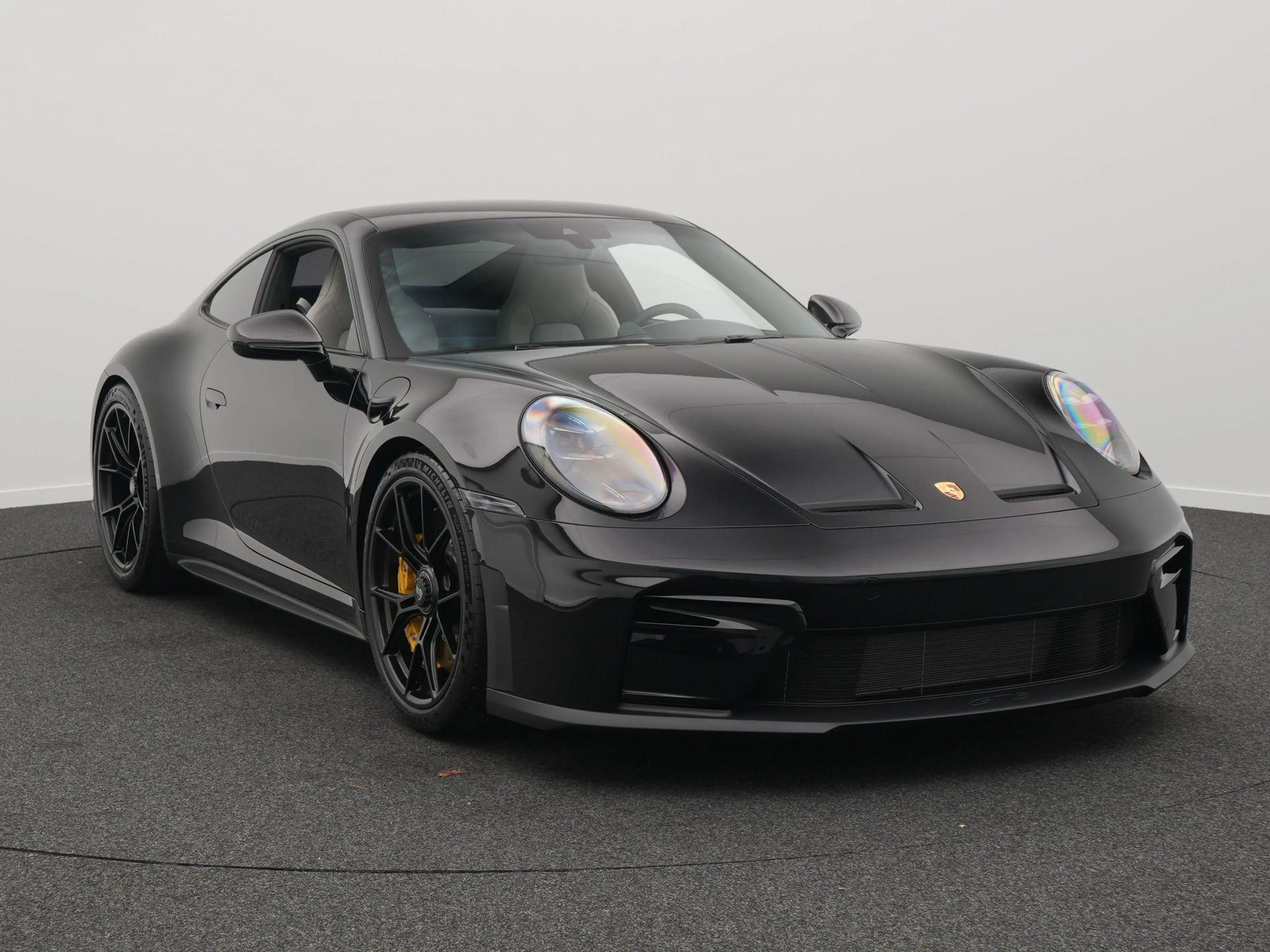 Porsche 992 GT3 Touring — photo 7