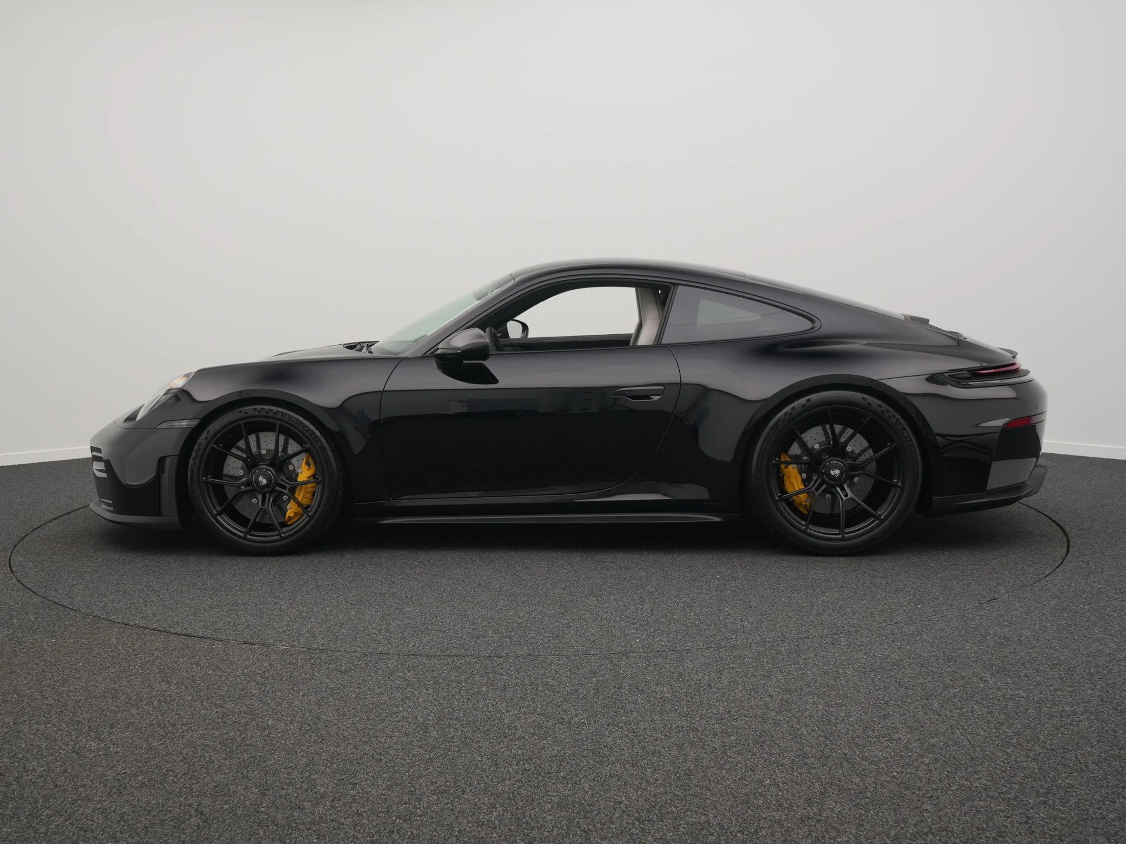 Porsche 992 GT3 Touring — photo 2