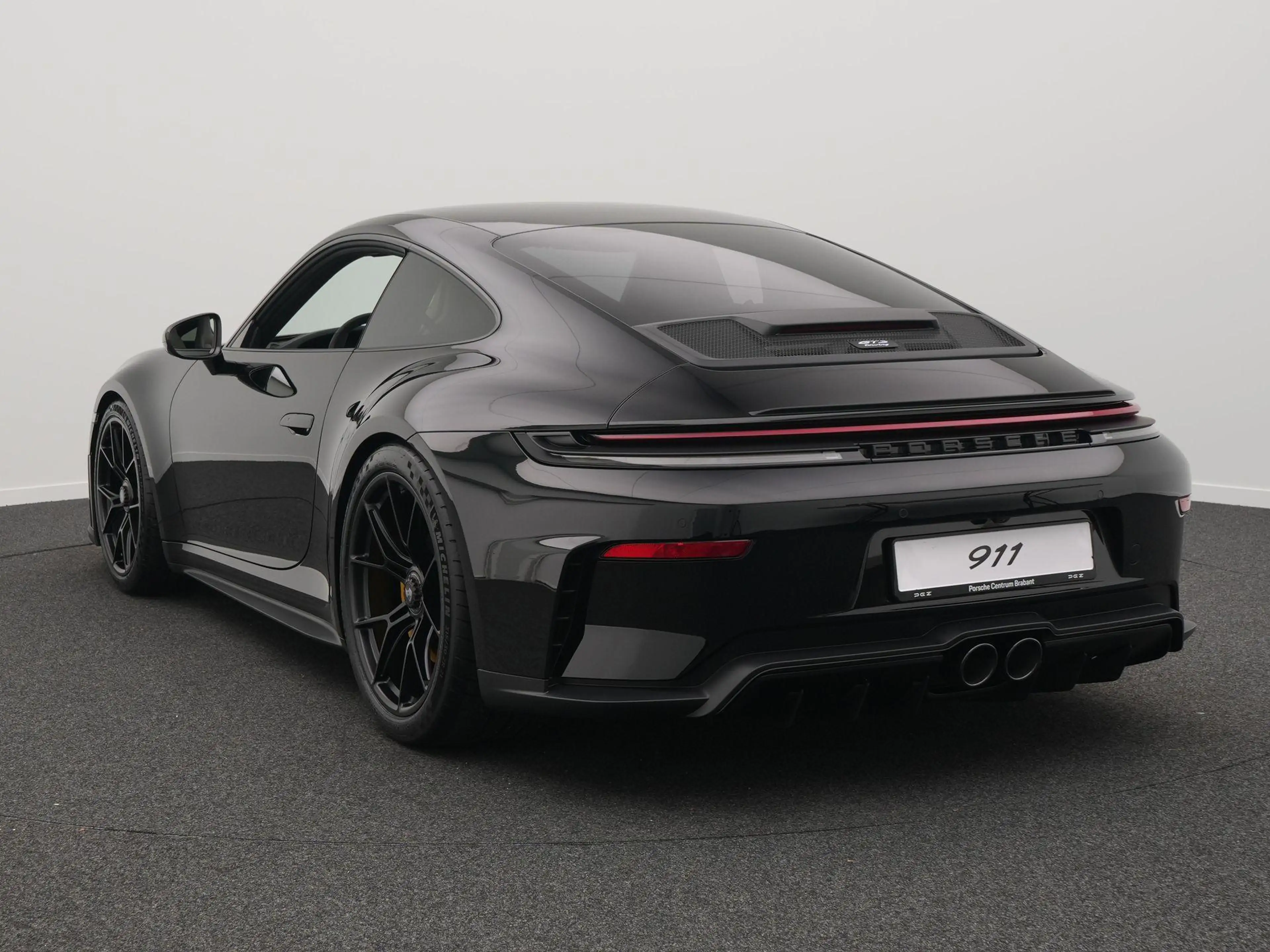 Porsche 992 GT3 Touring — photo 3