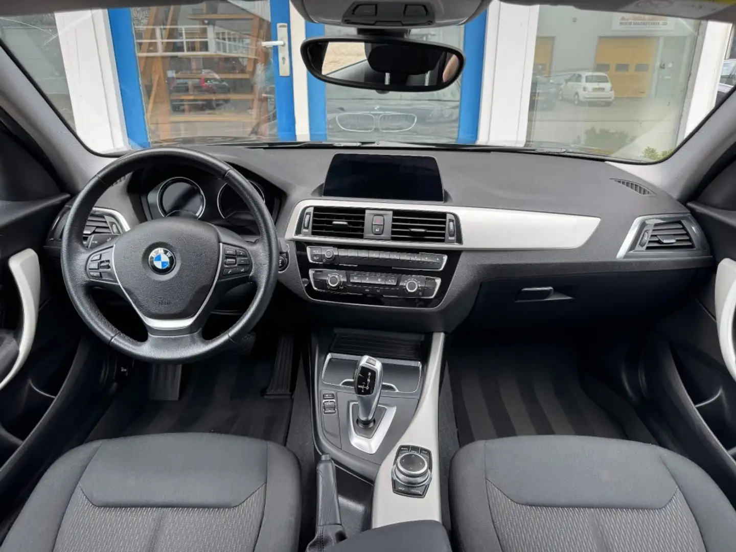 BMW 118 118i Corporate Lease I Automaat I Navigatie I Deal Zwart - 2