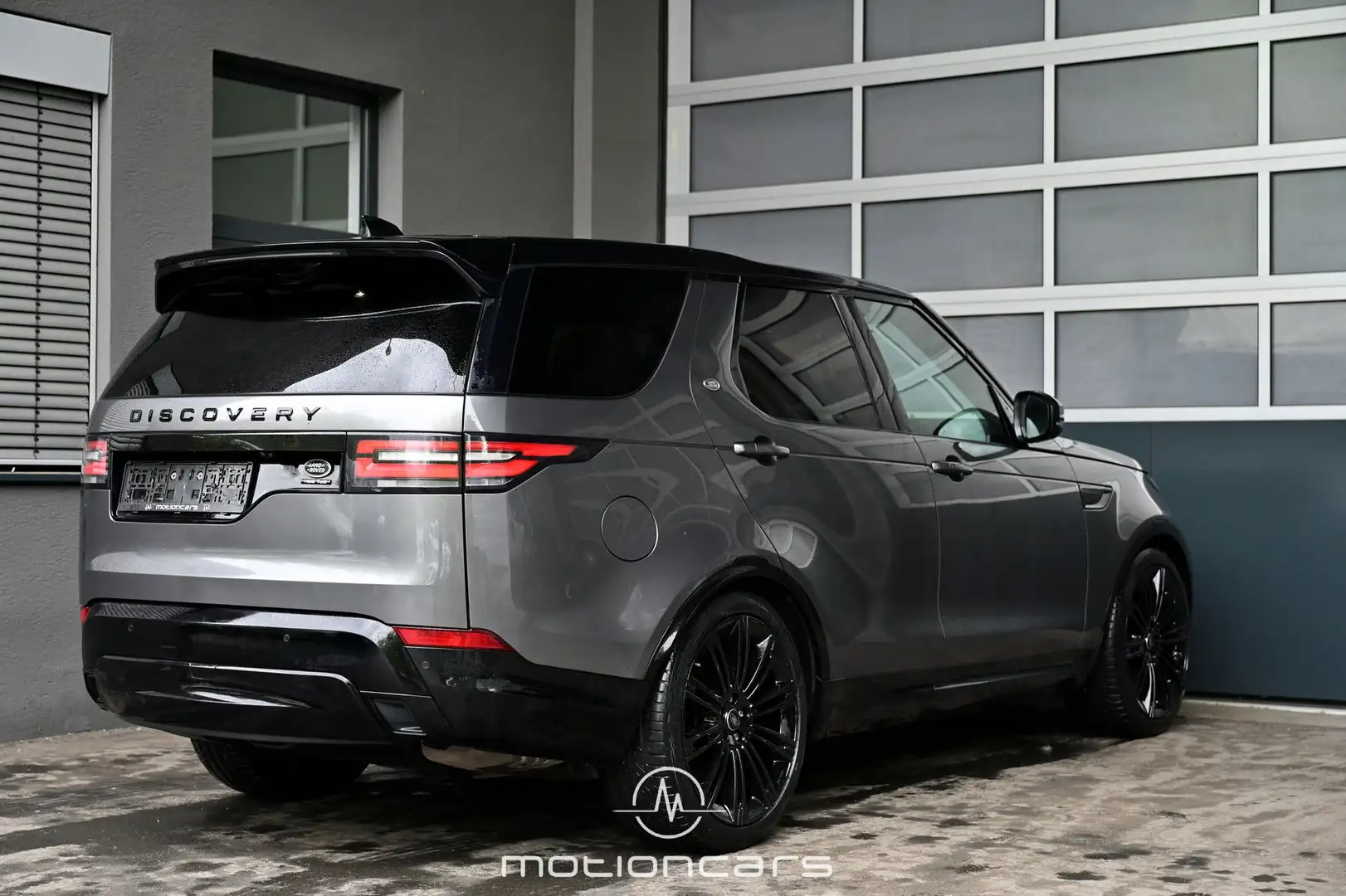 Land Rover Discovery 5 3.0 TD6 HSE LUXURY 4WD Срібний - 2
