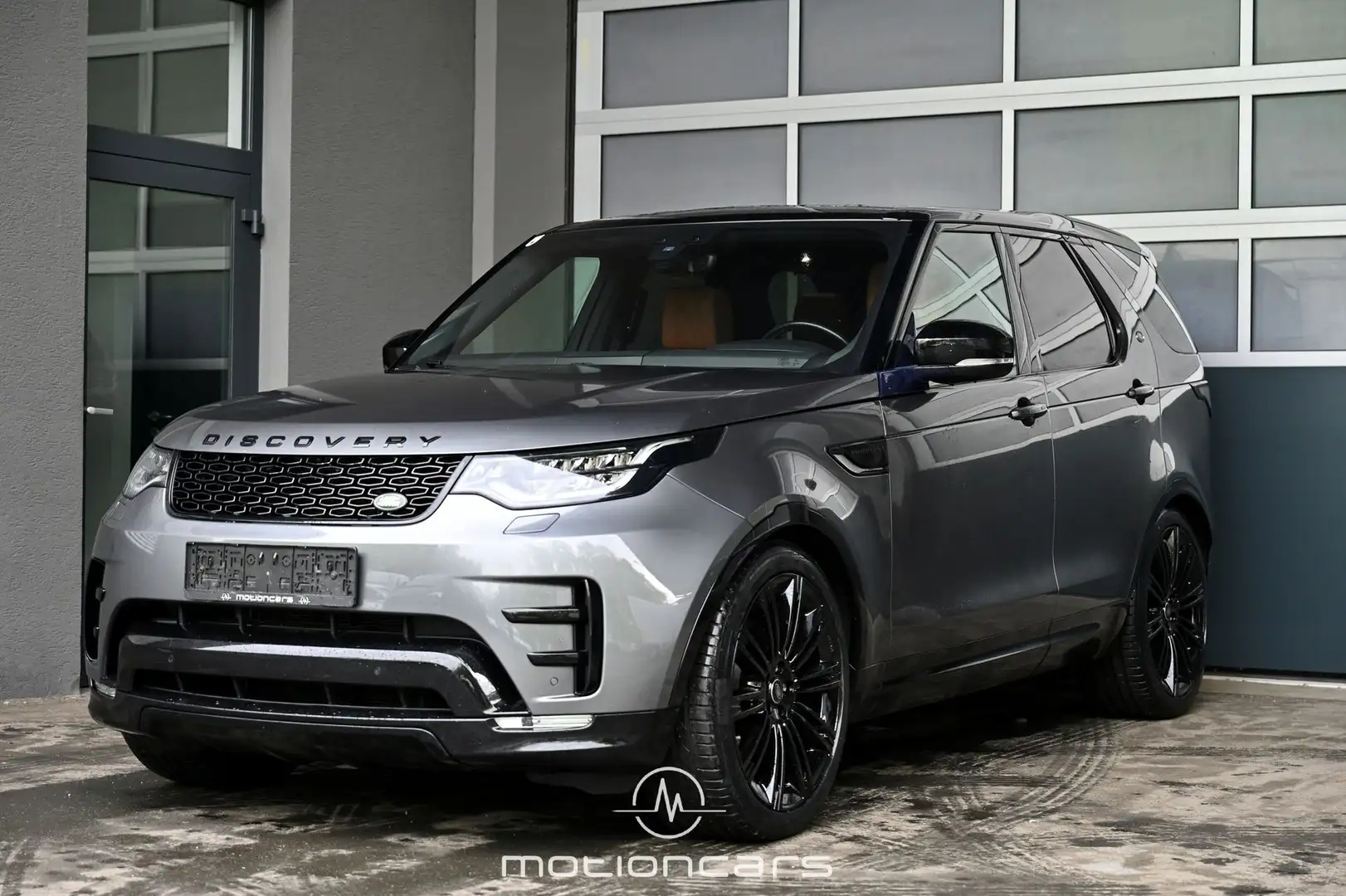 Land Rover Discovery 5 3.0 TD6 HSE LUXURY 4WD Срібний - 1