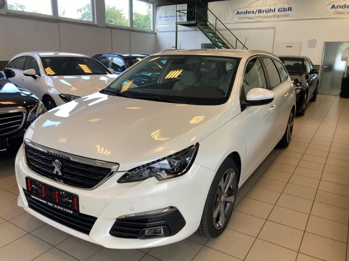 Peugeot 308 SW Allure EAT8 Navi Plus Leder LED Temp SHZ Weiß - 2