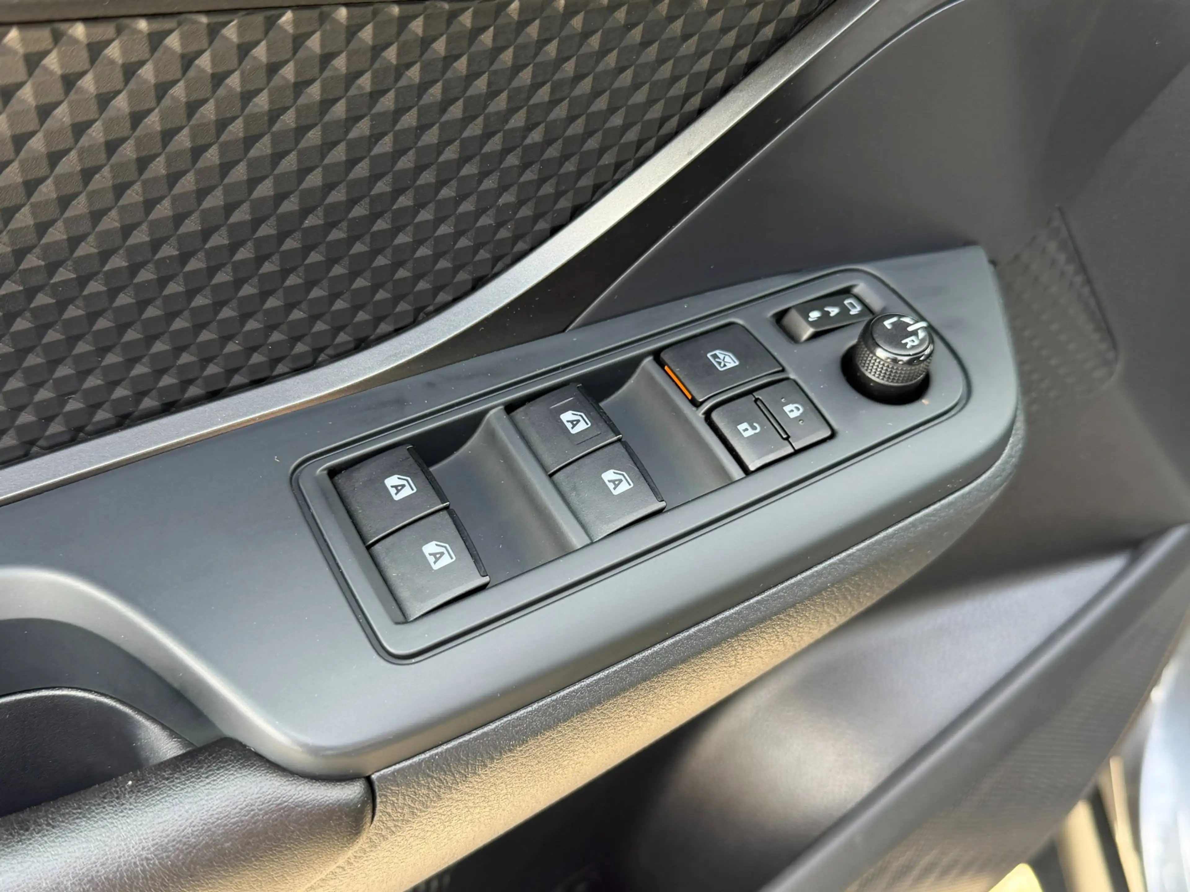 Toyota C-HR 1.8 Hybrid Dynamic l ACC l — photo 25