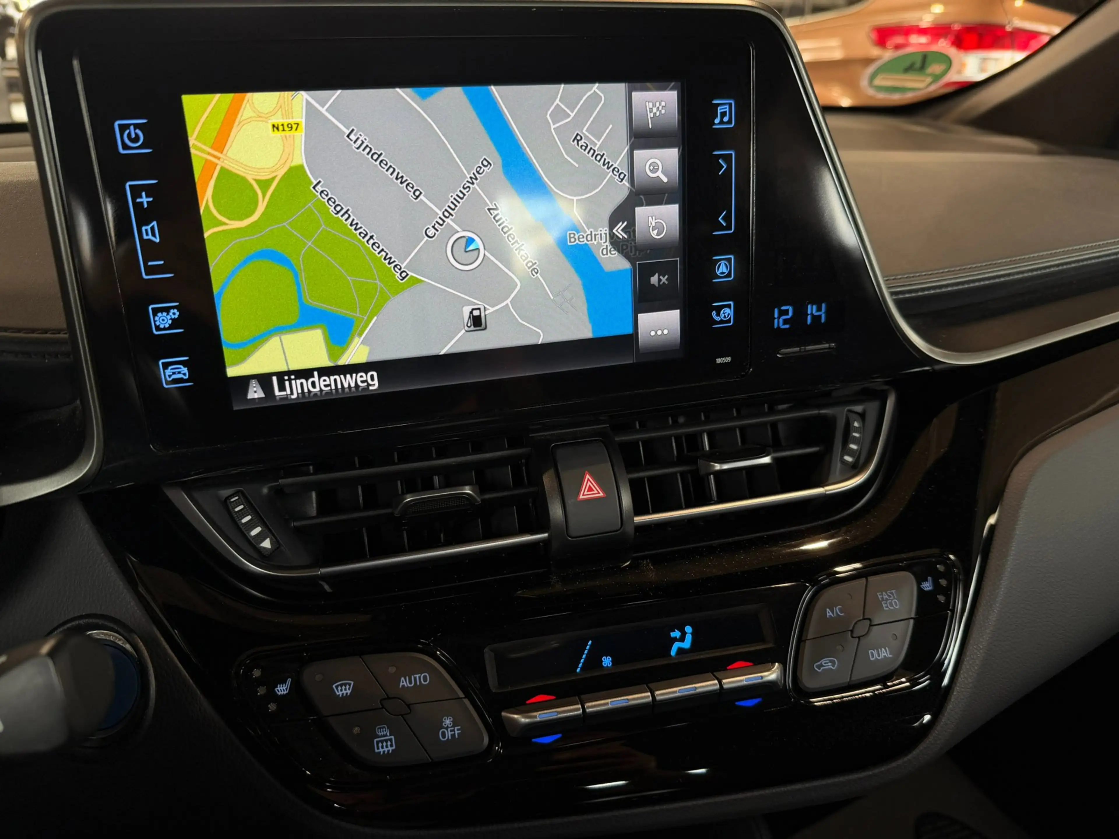Toyota C-HR 1.8 Hybrid Dynamic l ACC l — photo 8