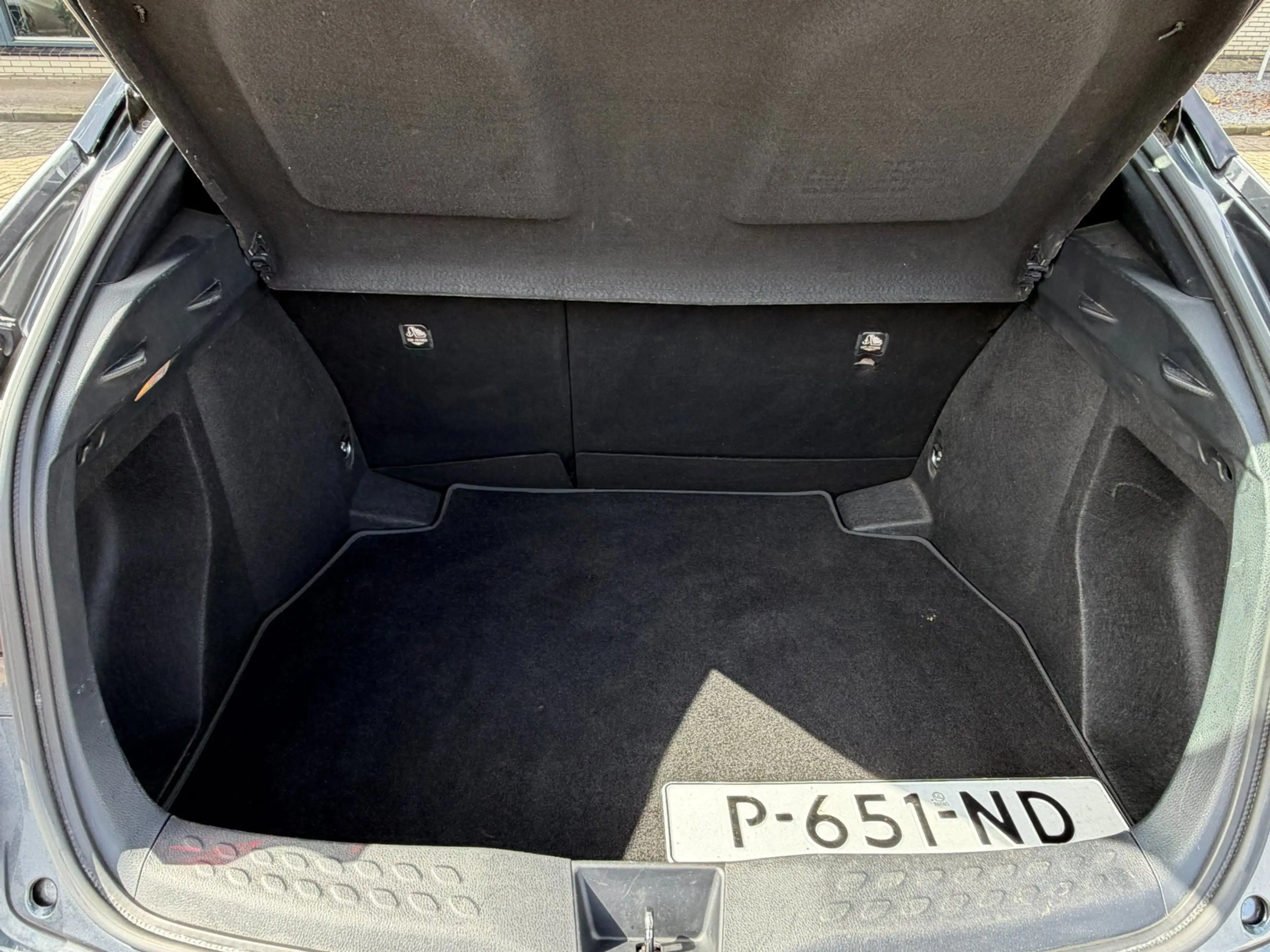 Toyota C-HR 1.8 Hybrid Dynamic l ACC l — photo 23