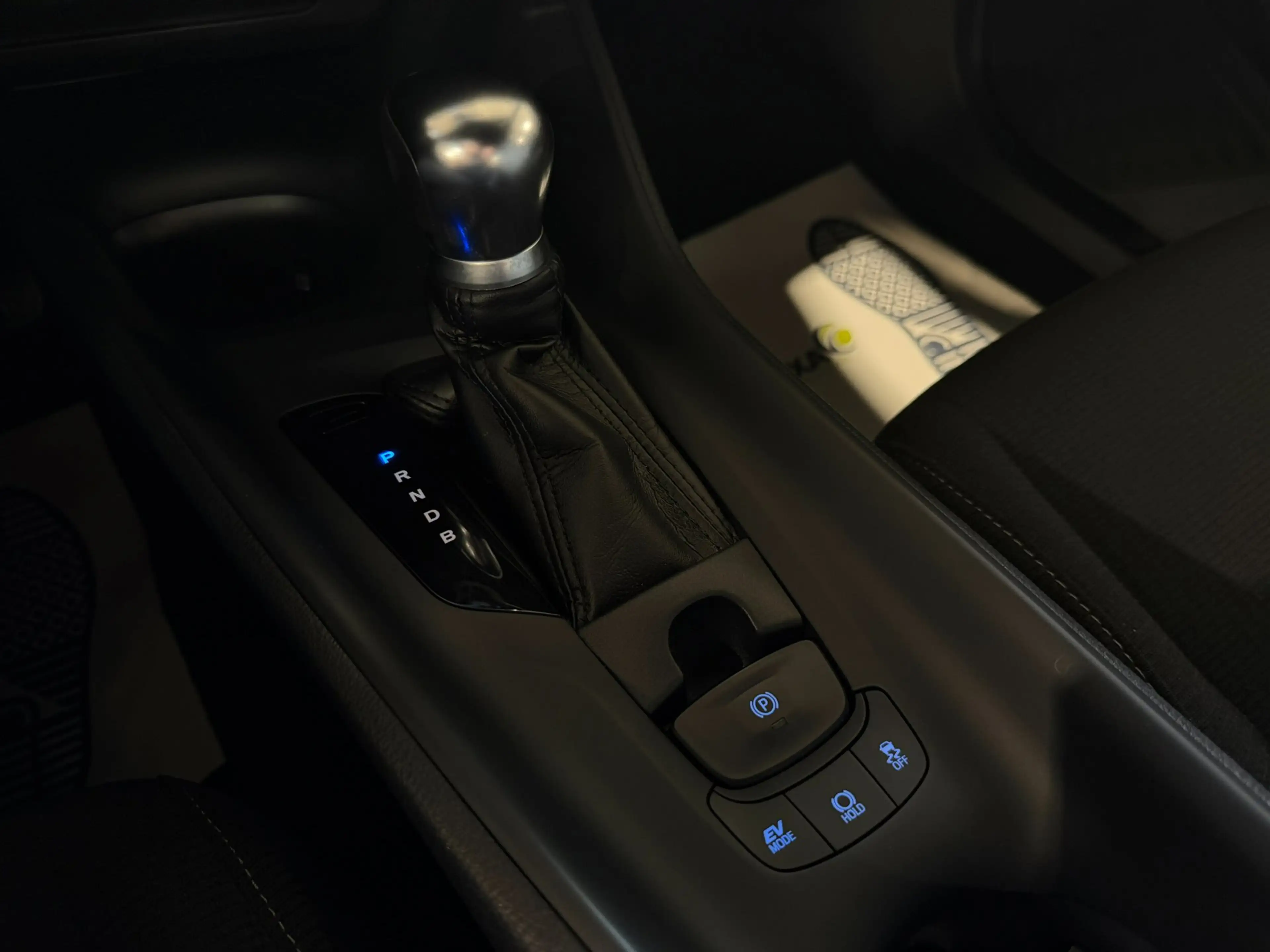 Toyota C-HR 1.8 Hybrid Dynamic l ACC l — photo 22