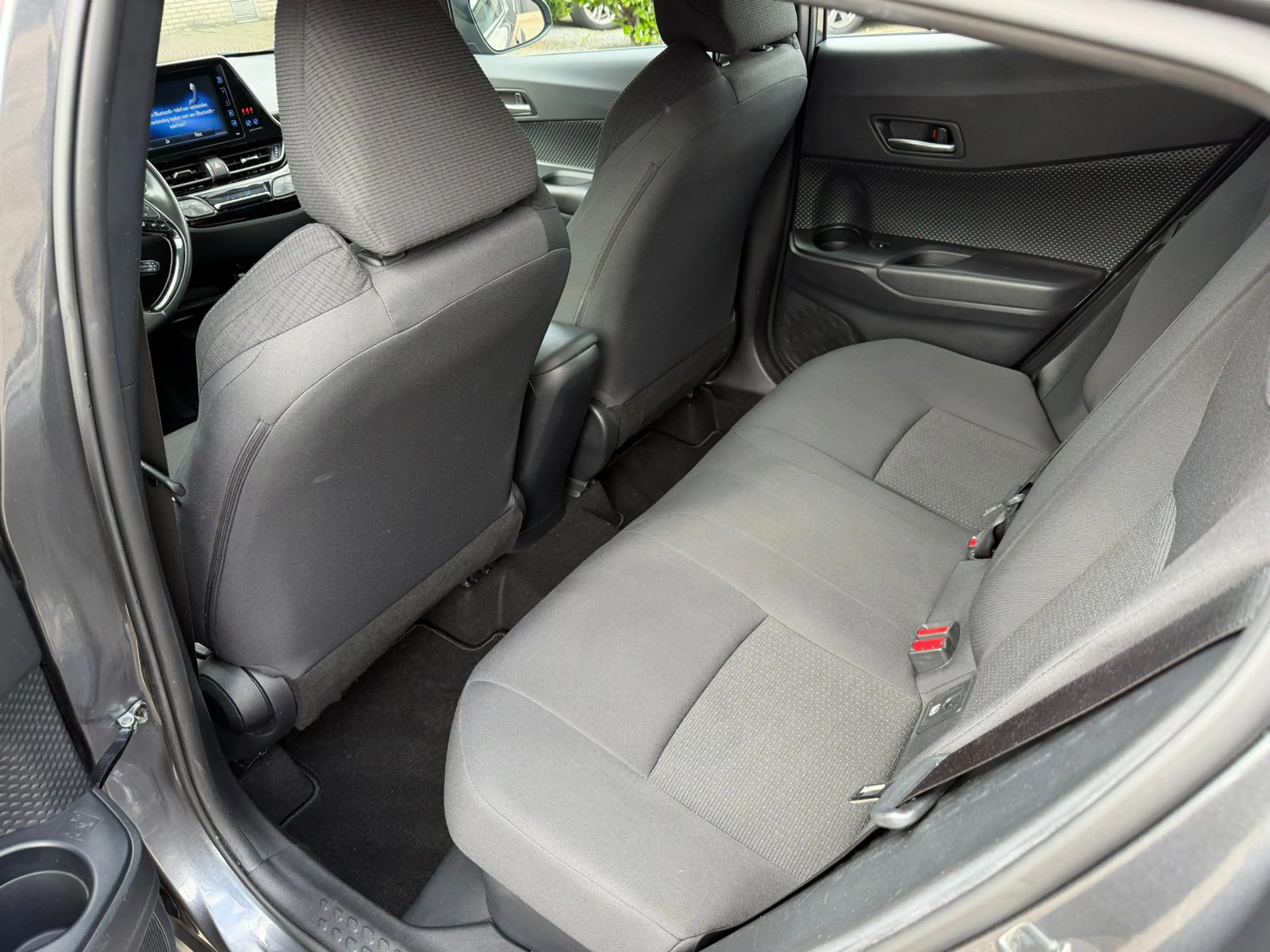 Toyota C-HR 1.8 Hybrid Dynamic l ACC l — photo 26