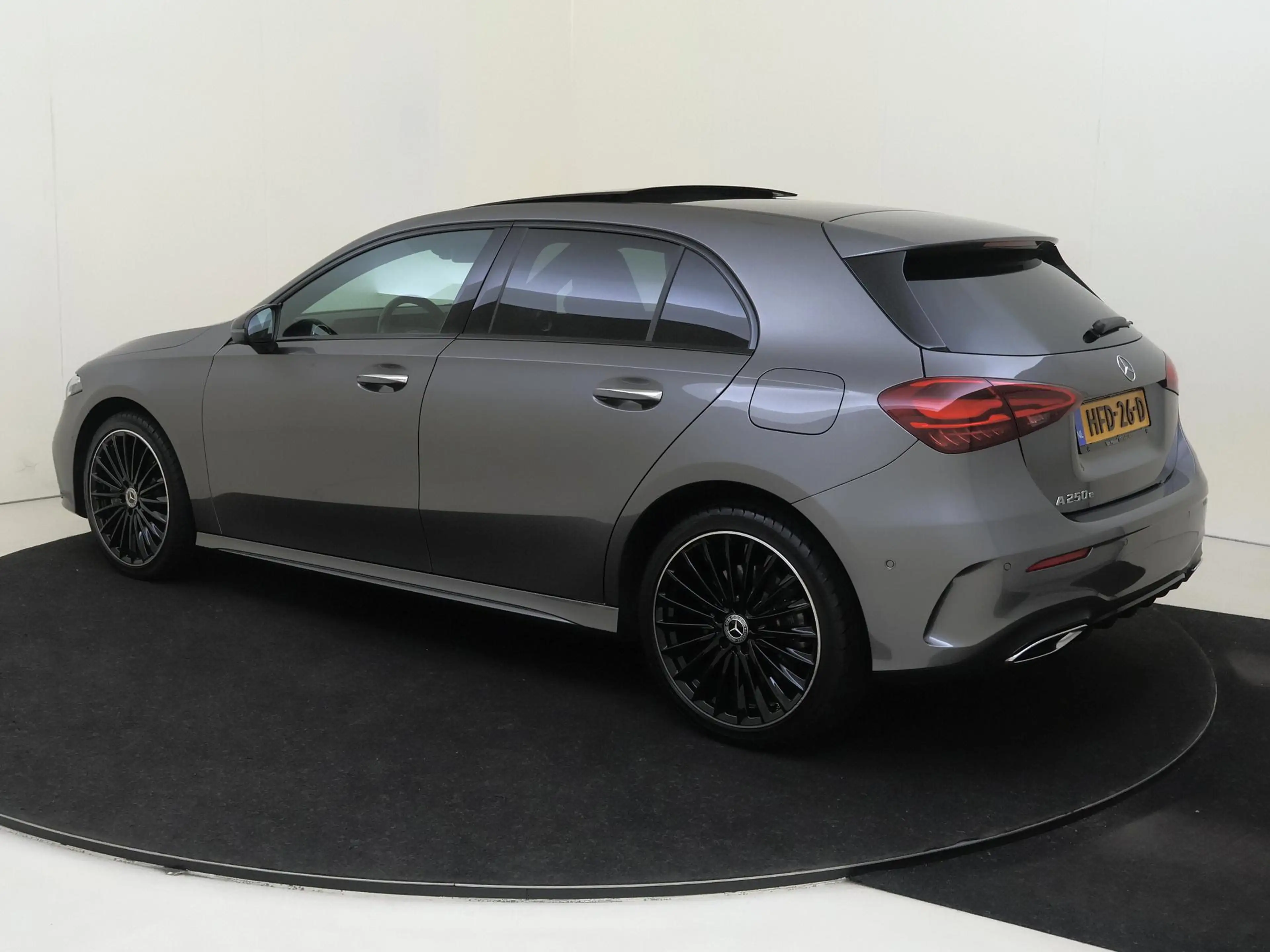 Mercedes-Benz A 250 e Star Edition LIMITED /Panoramadak /19 Inch /CarP — photo 6