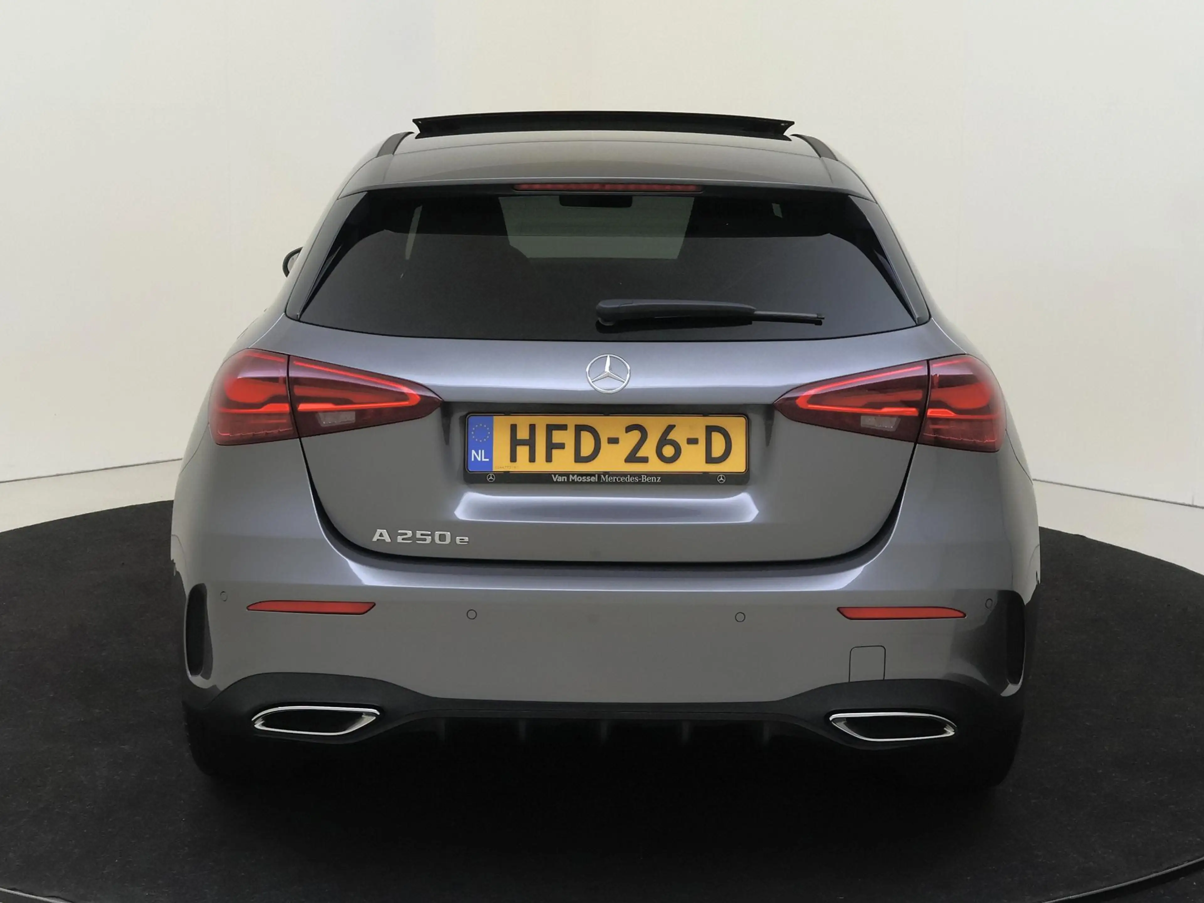 Mercedes-Benz A 250 e Star Edition LIMITED /Panoramadak /19 Inch /CarP — photo 8