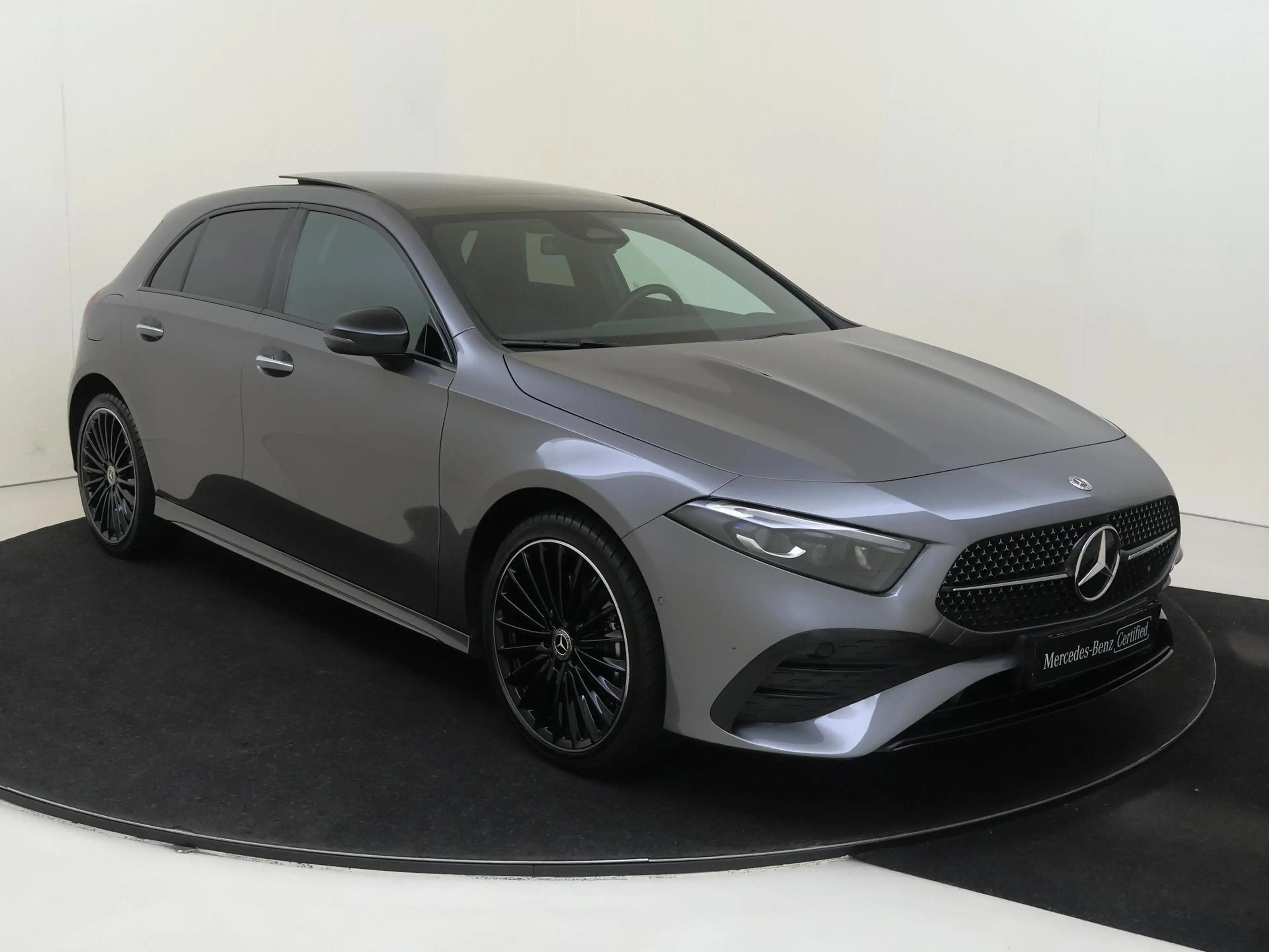 Mercedes-Benz A 250 e Star Edition LIMITED /Panoramadak /19 Inch /CarP — photo 5