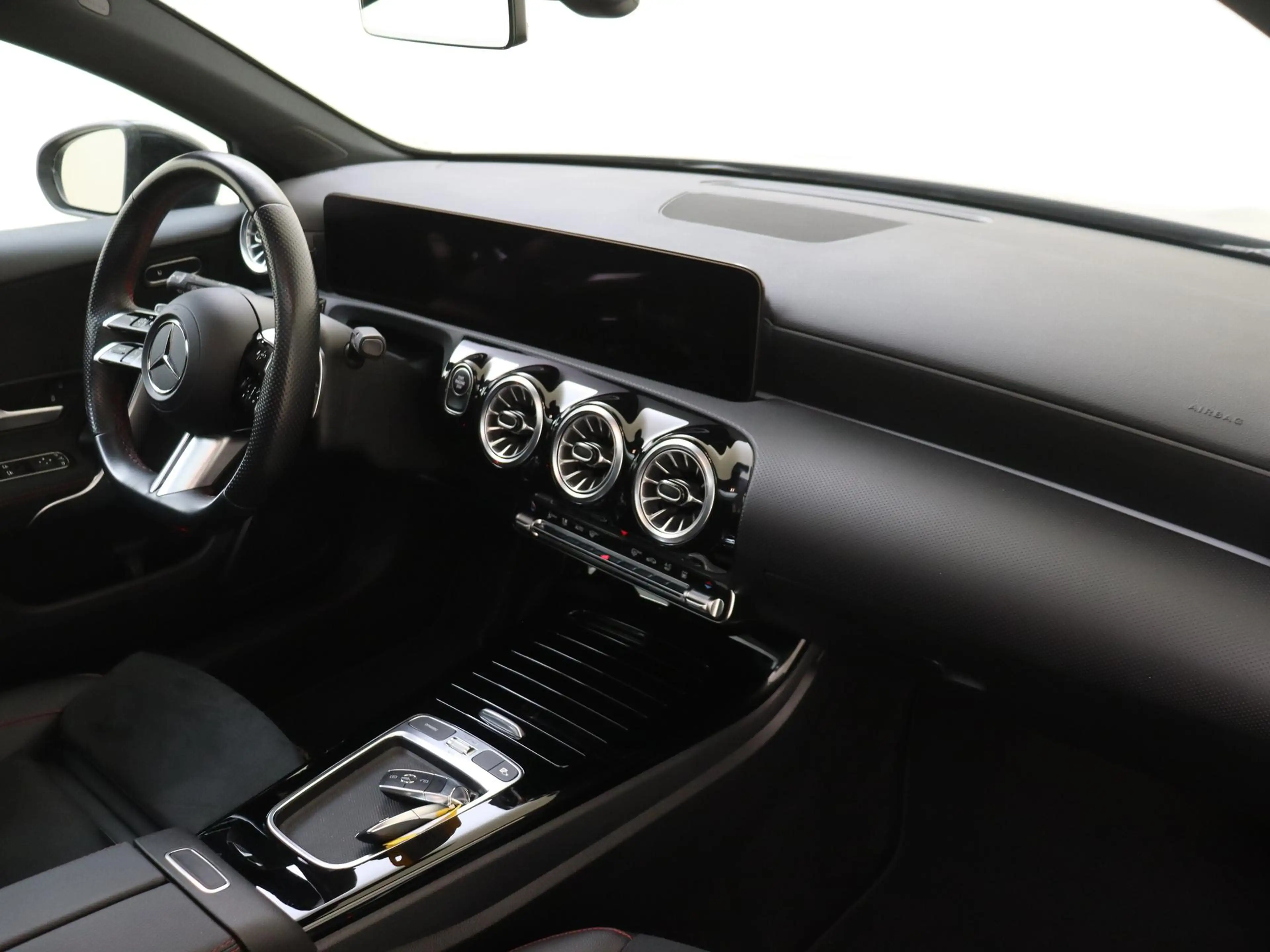 Mercedes-Benz A 250 e Star Edition LIMITED /Panoramadak /19 Inch /CarP — photo 4