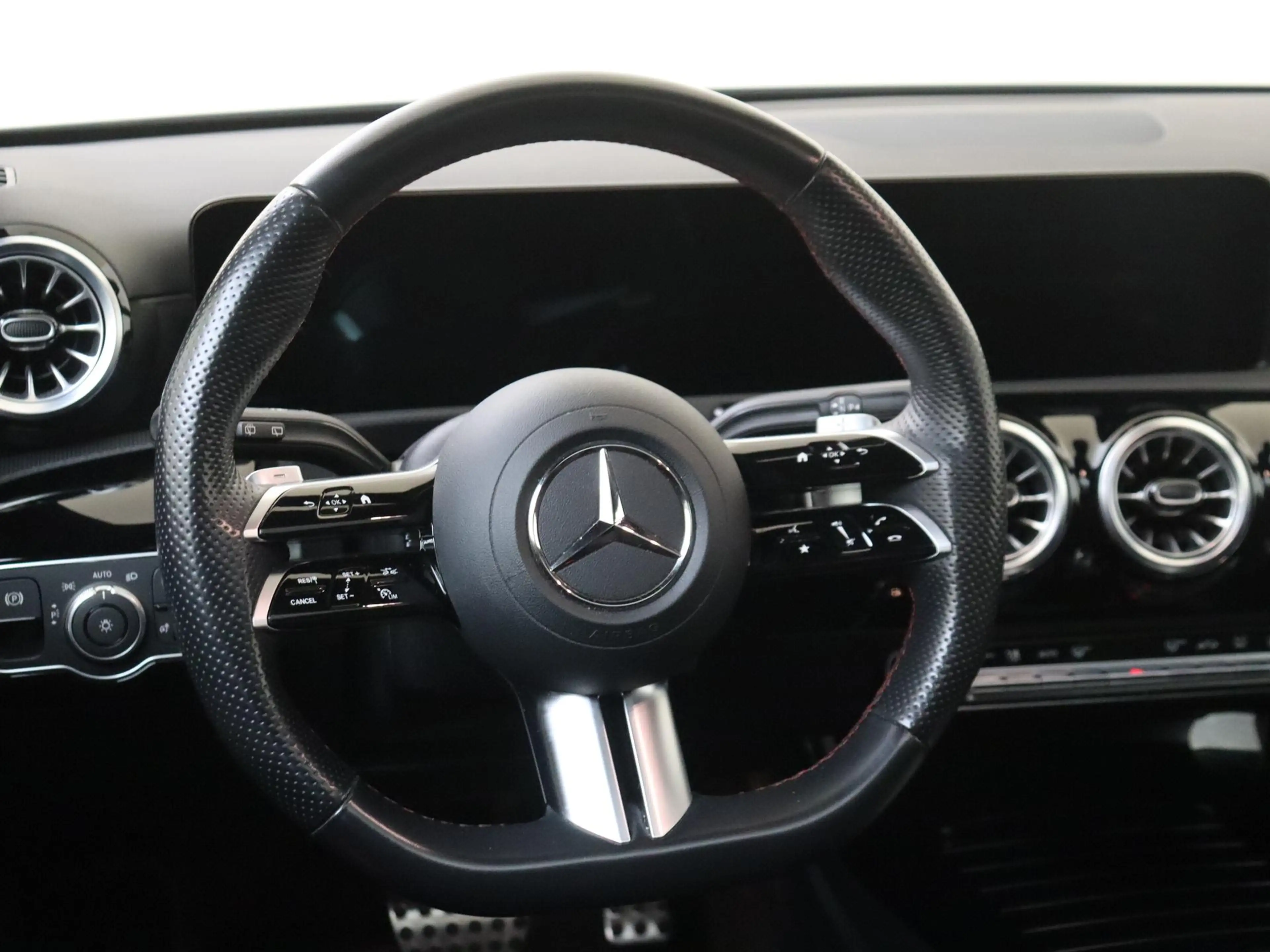 Mercedes-Benz A 250 e Star Edition LIMITED /Panoramadak /19 Inch /CarP — photo 11