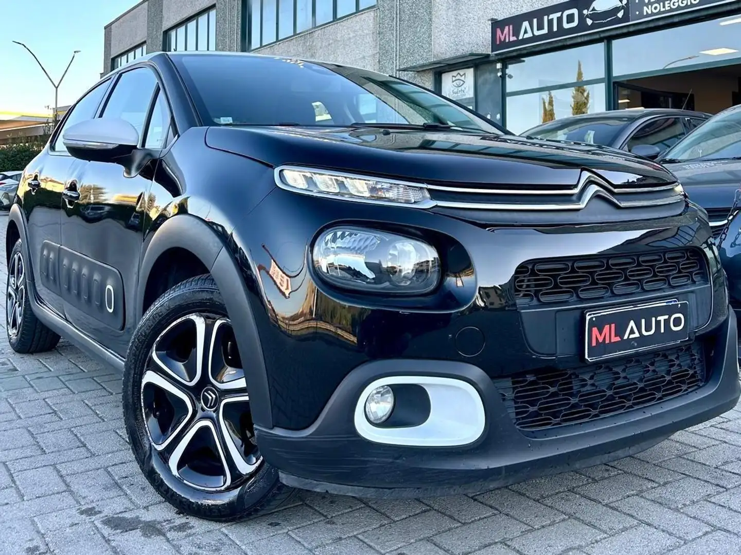 Citroen C3 C3 1.2 Puretech 82 CV s&s Shine Nero - 1