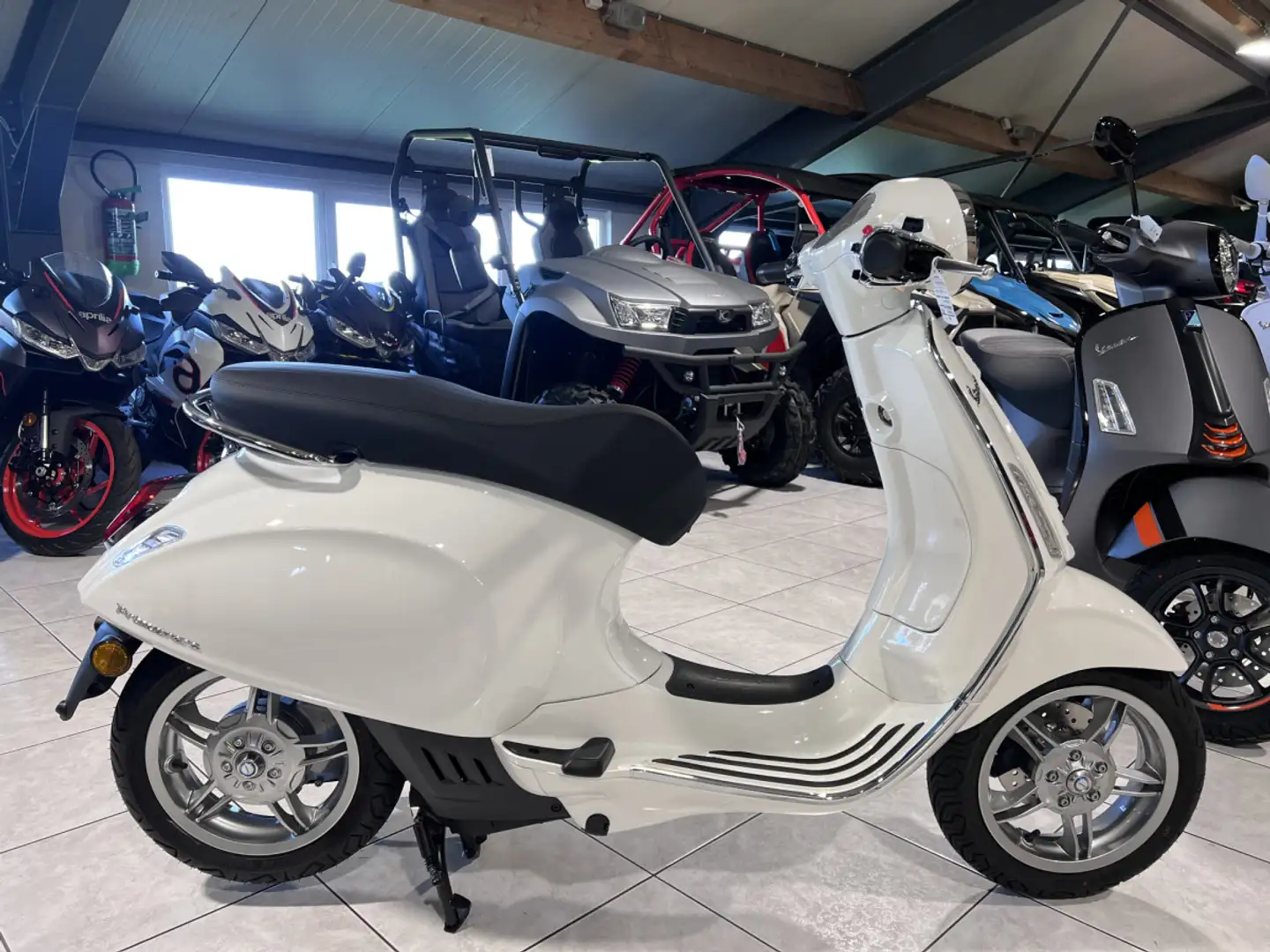 Vespa Elettrica 45 Km/h Wit - 1