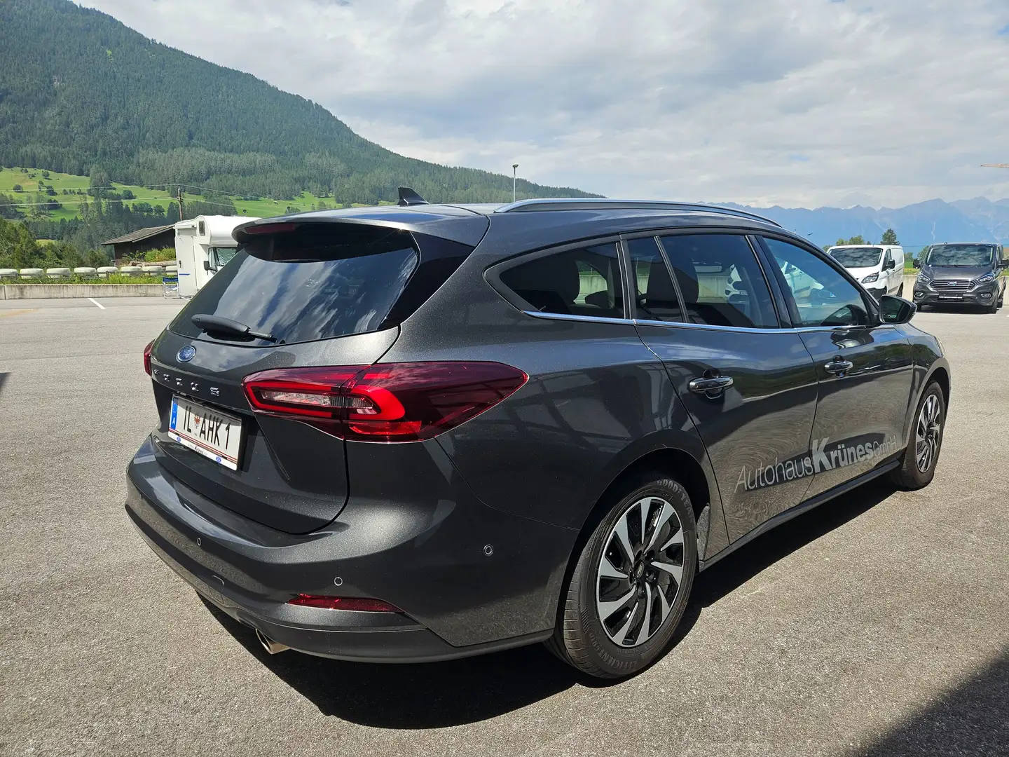 Ford Focus Turnier 1,0 EcoBoost Hybrid Titanium Grau - 2