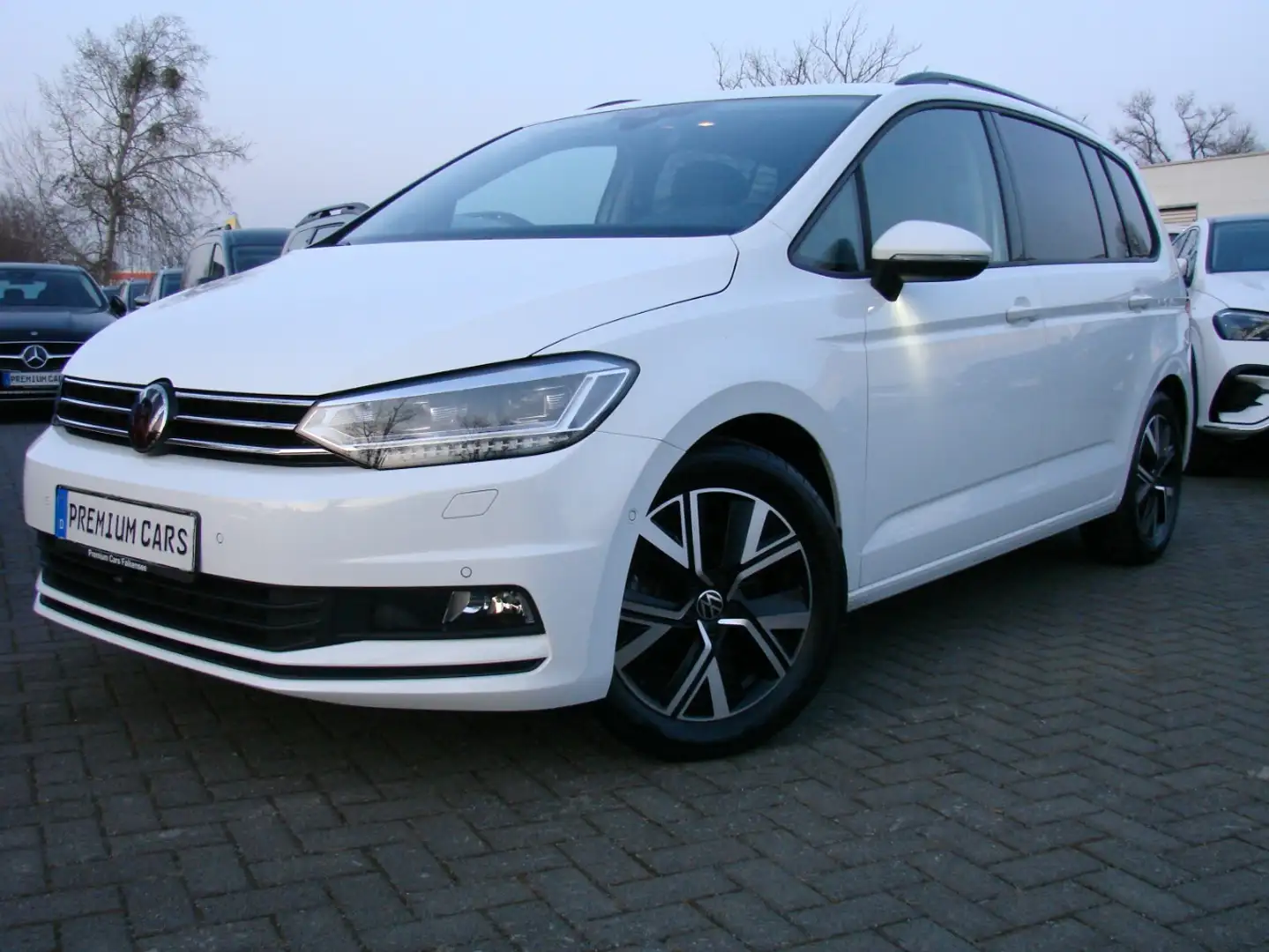 Volkswagen Touran 1,5 Comfortline ACC LED AHK 7Sitzer SHZ BMT Blanc - 2