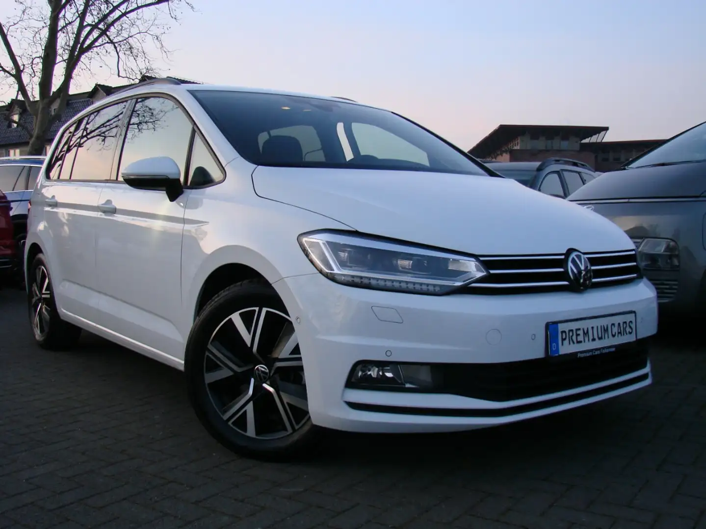 Volkswagen Touran 1,5 Comfortline ACC LED AHK 7Sitzer SHZ BMT Blanc - 1