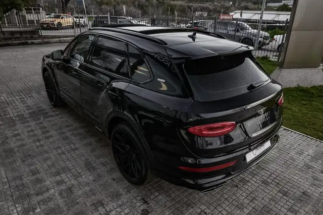 Bentley Bentayga view 10