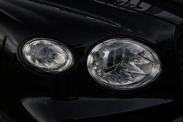 Bentley Bentayga view 3