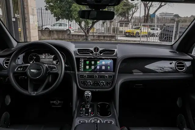 Bentley Bentayga view 15