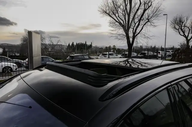 Bentley Bentayga view 13