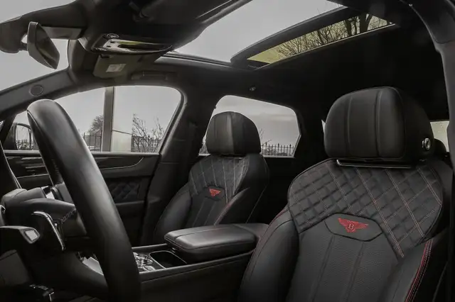 Bentley Bentayga view 12