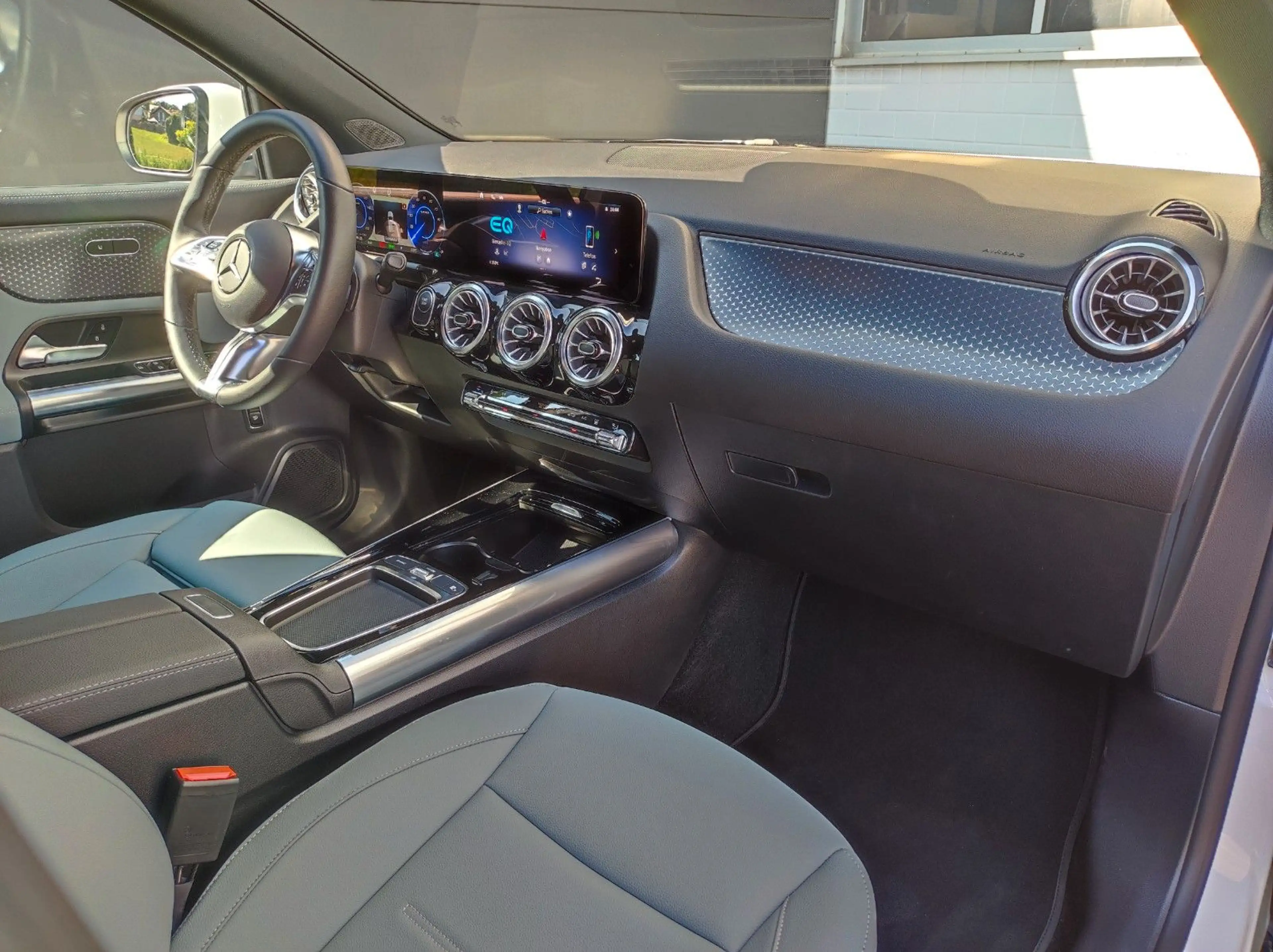 Mercedes-Benz EQA 250+|Progressive|Leder|Kamera|AHK|Easy-P|20" — photo 9