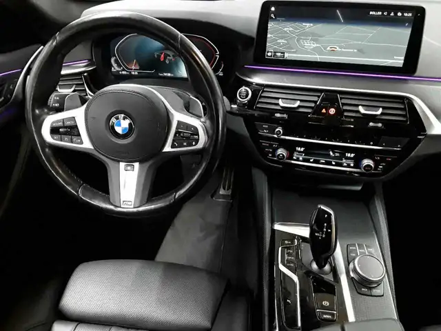 BMW 5 Series view 10