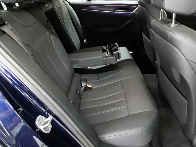 BMW 5 Series view 14
