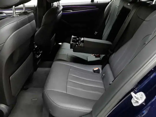 BMW 5 Series view 13