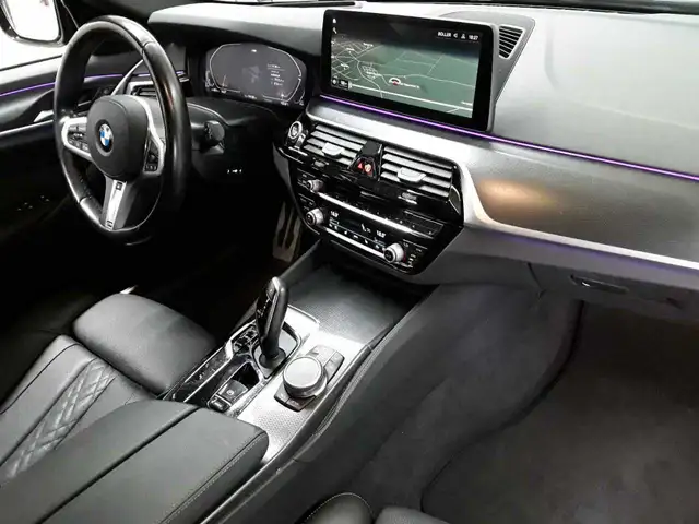 BMW 5 Series view 9