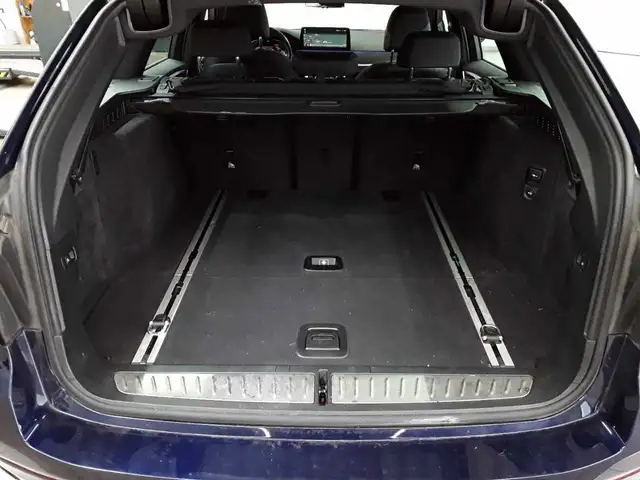 BMW 5 Series view 15
