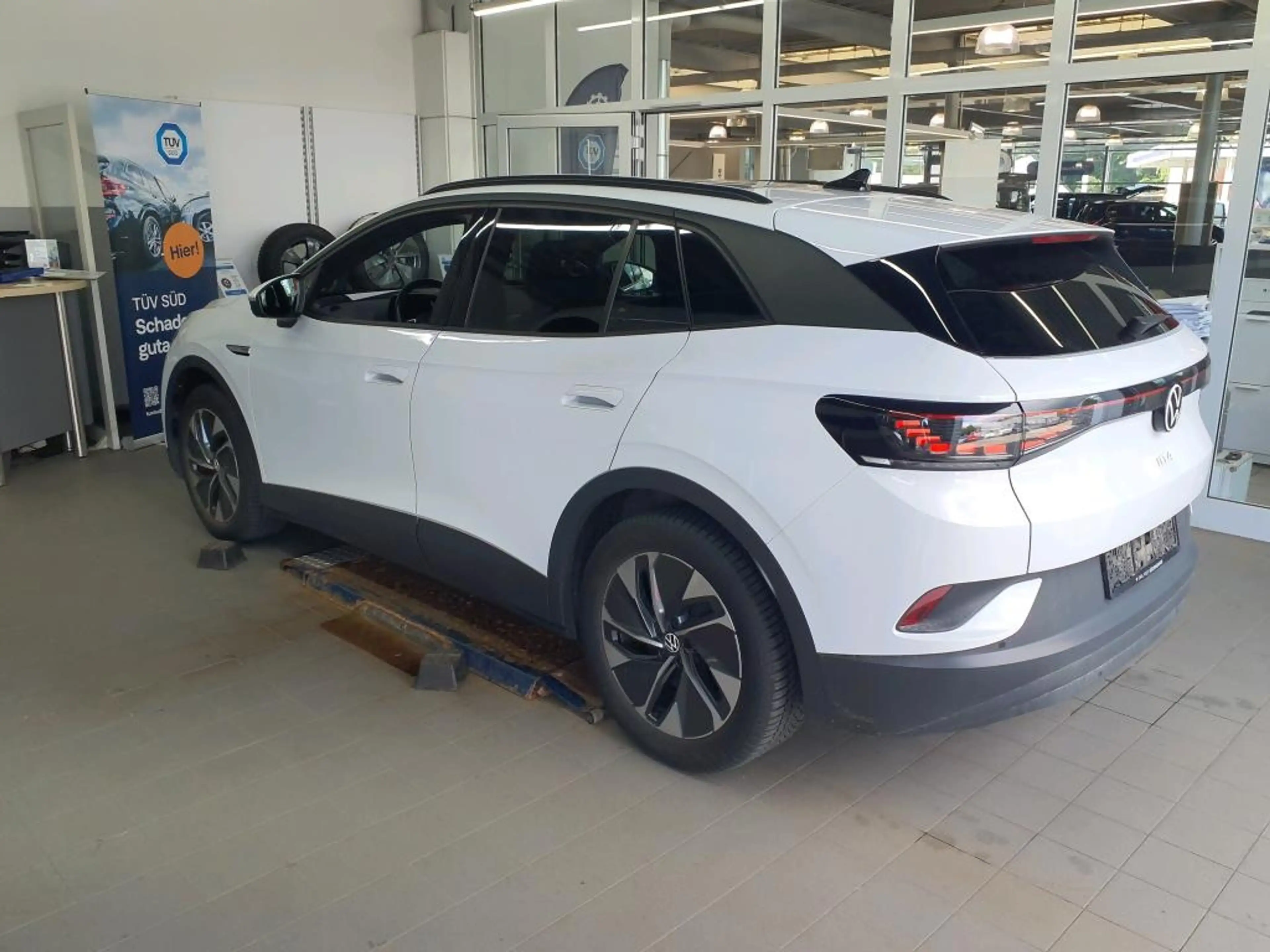Volkswagen ID.4 PRO PERF. 82 kWh +AHK +360° +PANO +IQ.LIGHT +ACC — photo 4