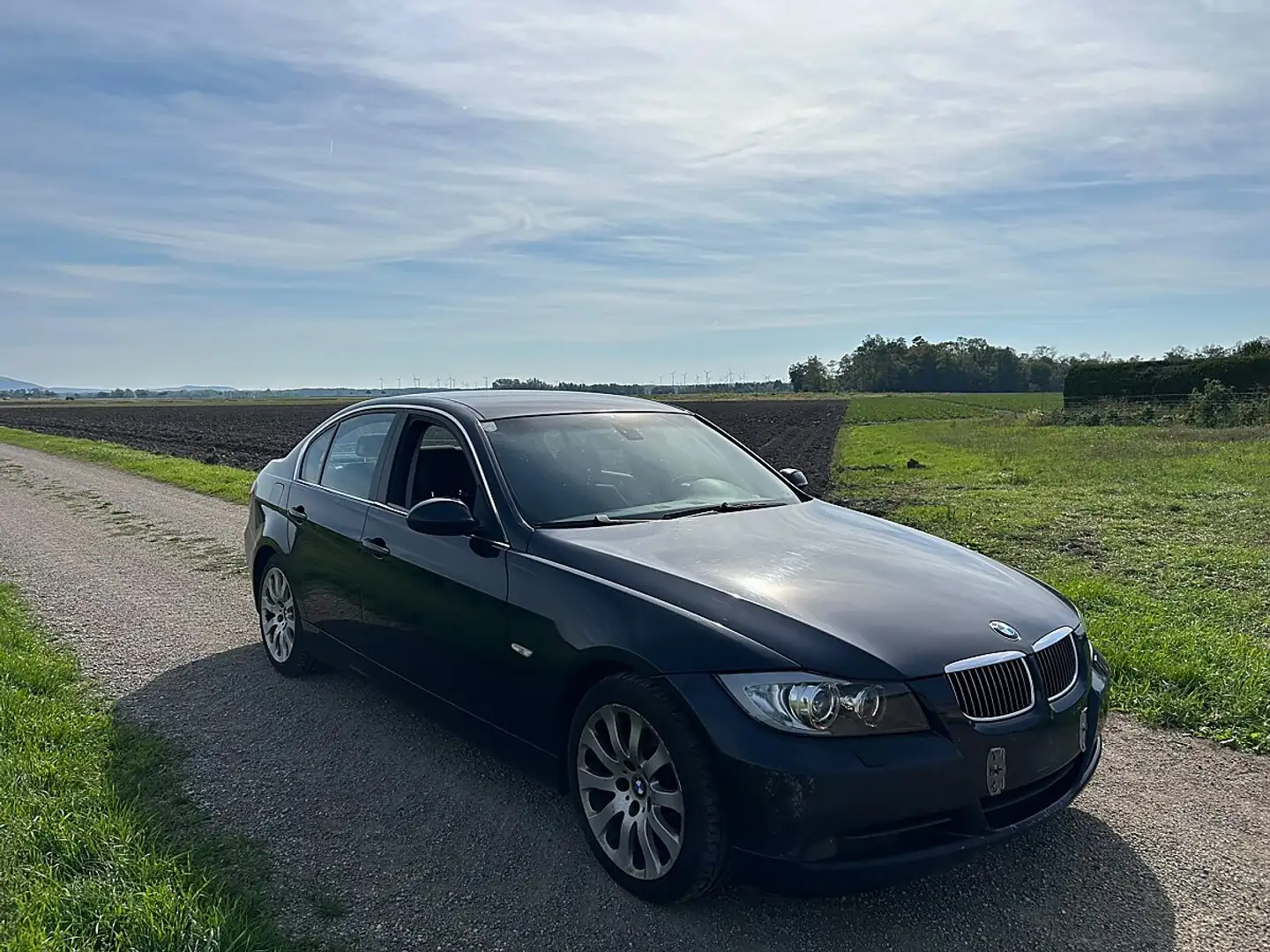 BMW 325 i Schwarz - 2