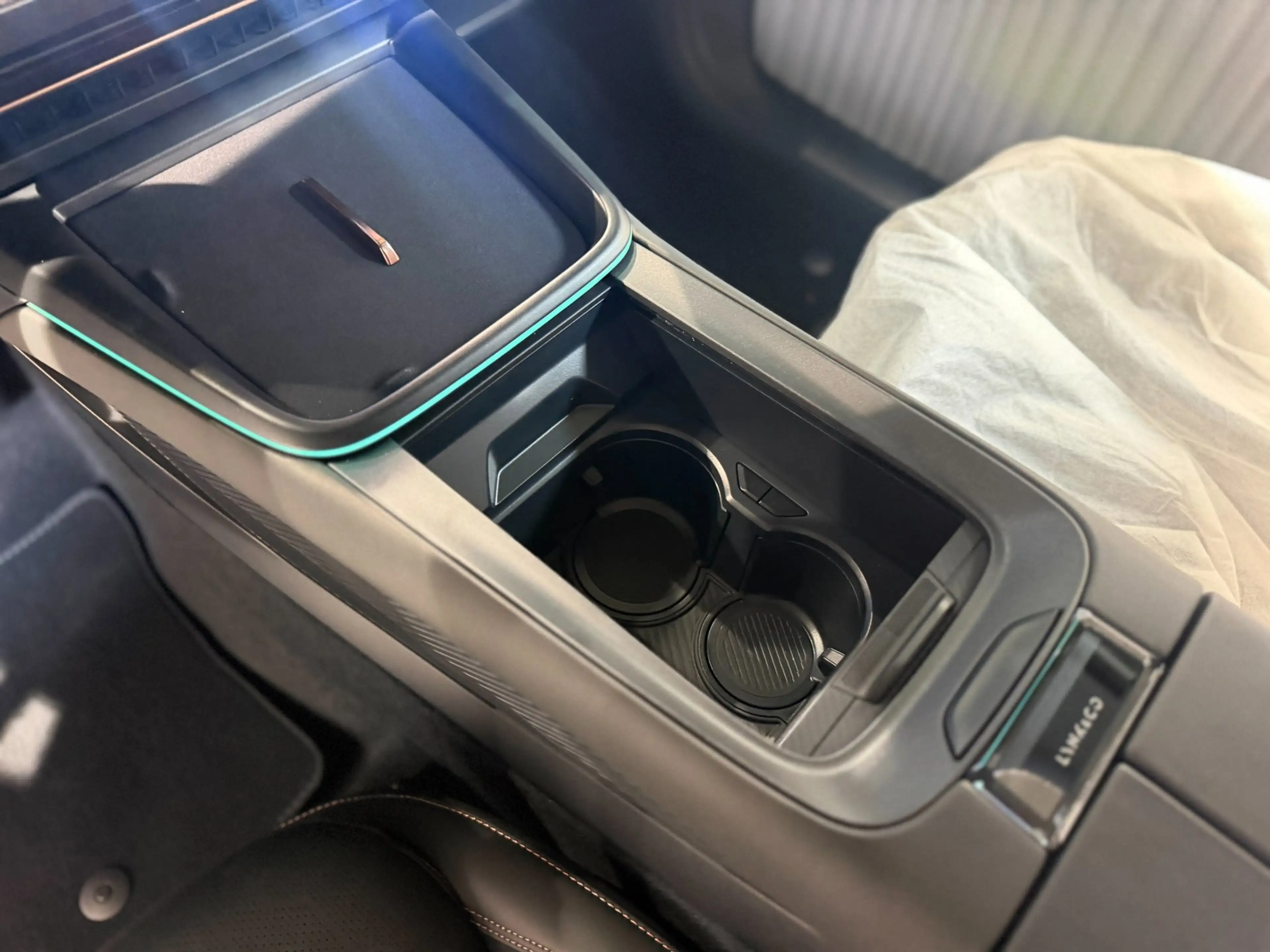 Lynk & Co 08 1.5 More|H&K|360|Pano|Stoel massage Verwarming en — photo 25