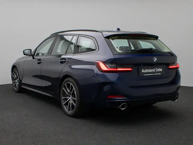 BMW 3 Series view 9