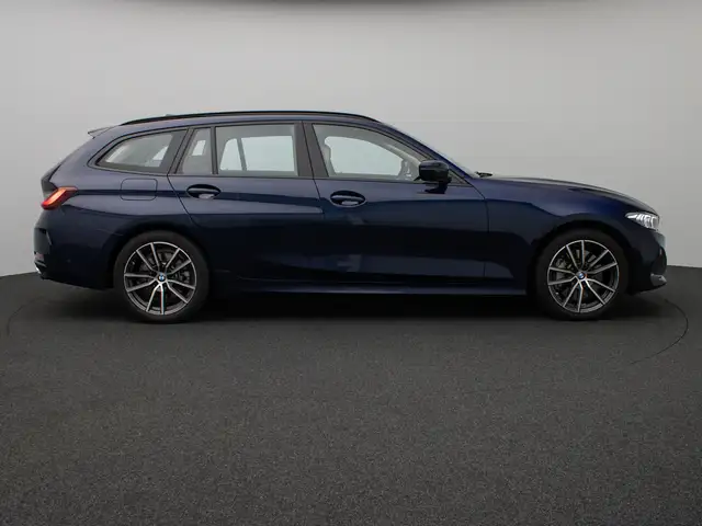 BMW 3 Series view 5