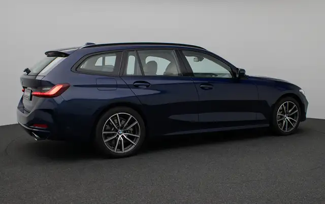 BMW 3 Series view 6