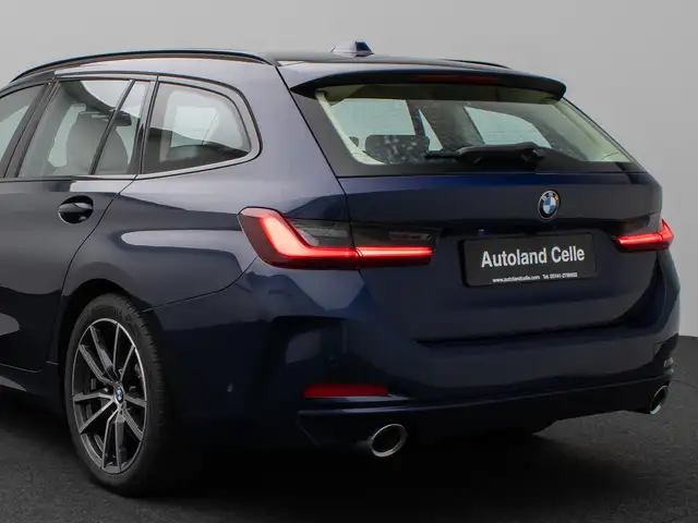 BMW 3 Series view 15