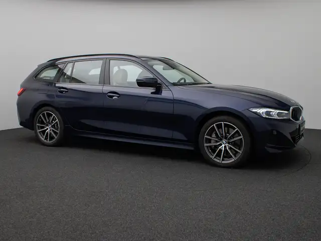 BMW 3 Series view 4