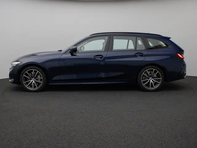 BMW 3 Series view 11