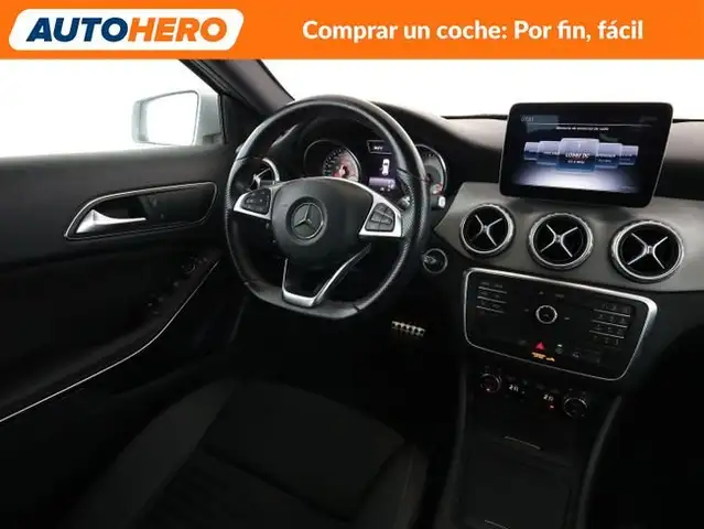 Mercedes-Benz Gla view 14