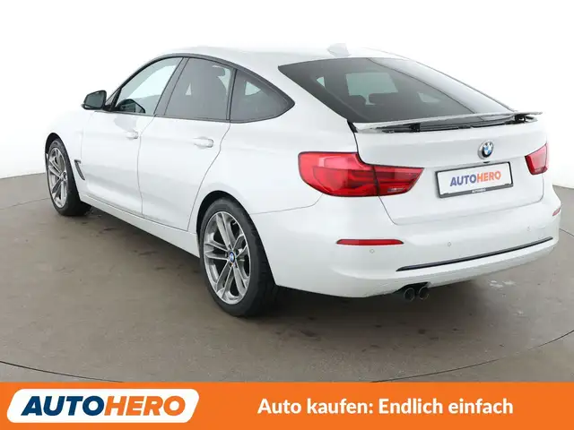 BMW 3 Series view 4