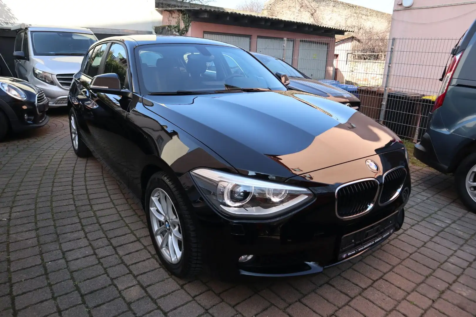BMW 116 i AHK/NAVI/BI-XENON/2.HAND/TUV NEU /AHK Schwarz - 1