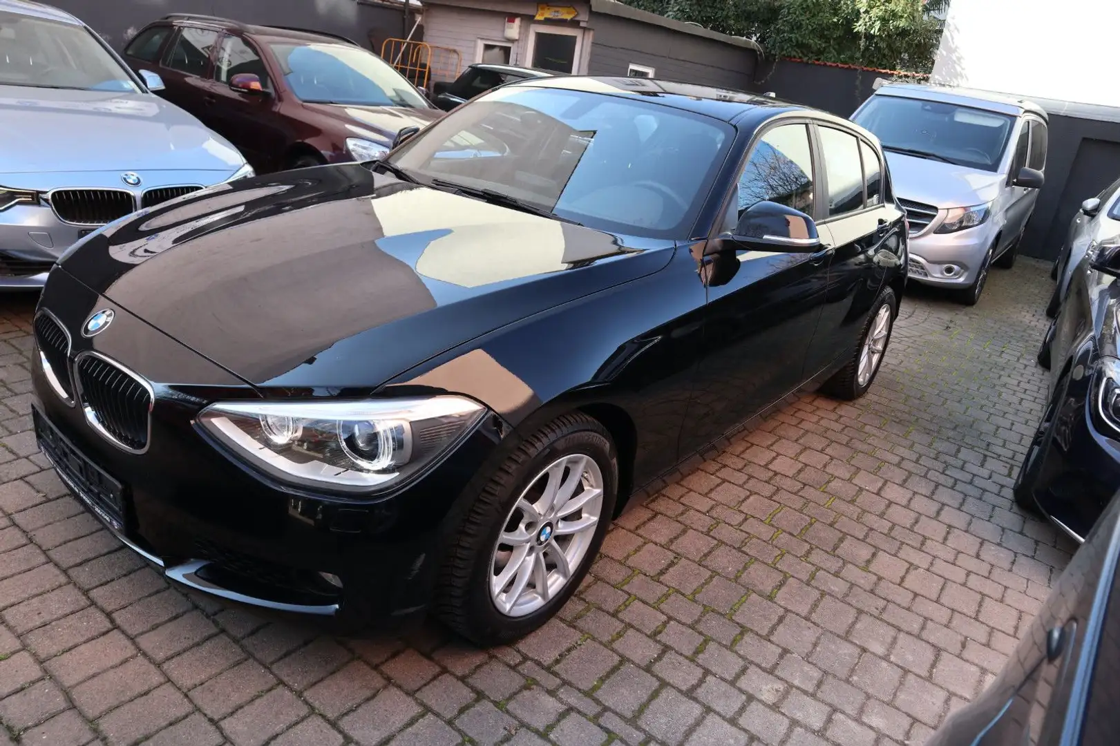 BMW 116 i AHK/NAVI/BI-XENON/2.HAND/TUV NEU /AHK Schwarz - 2