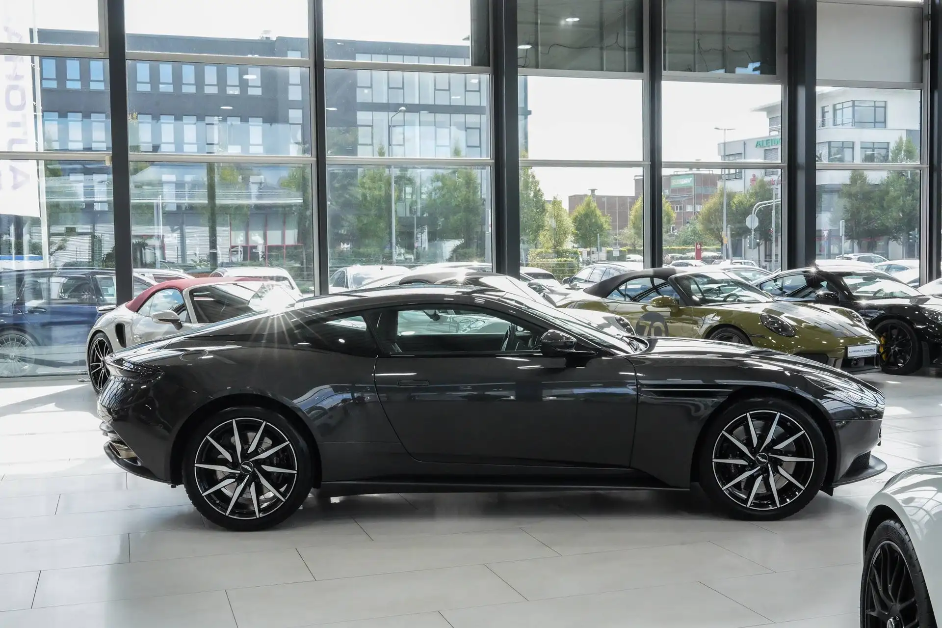 애스턴마틴 DB11 V8 2019 건메탈 사진 6