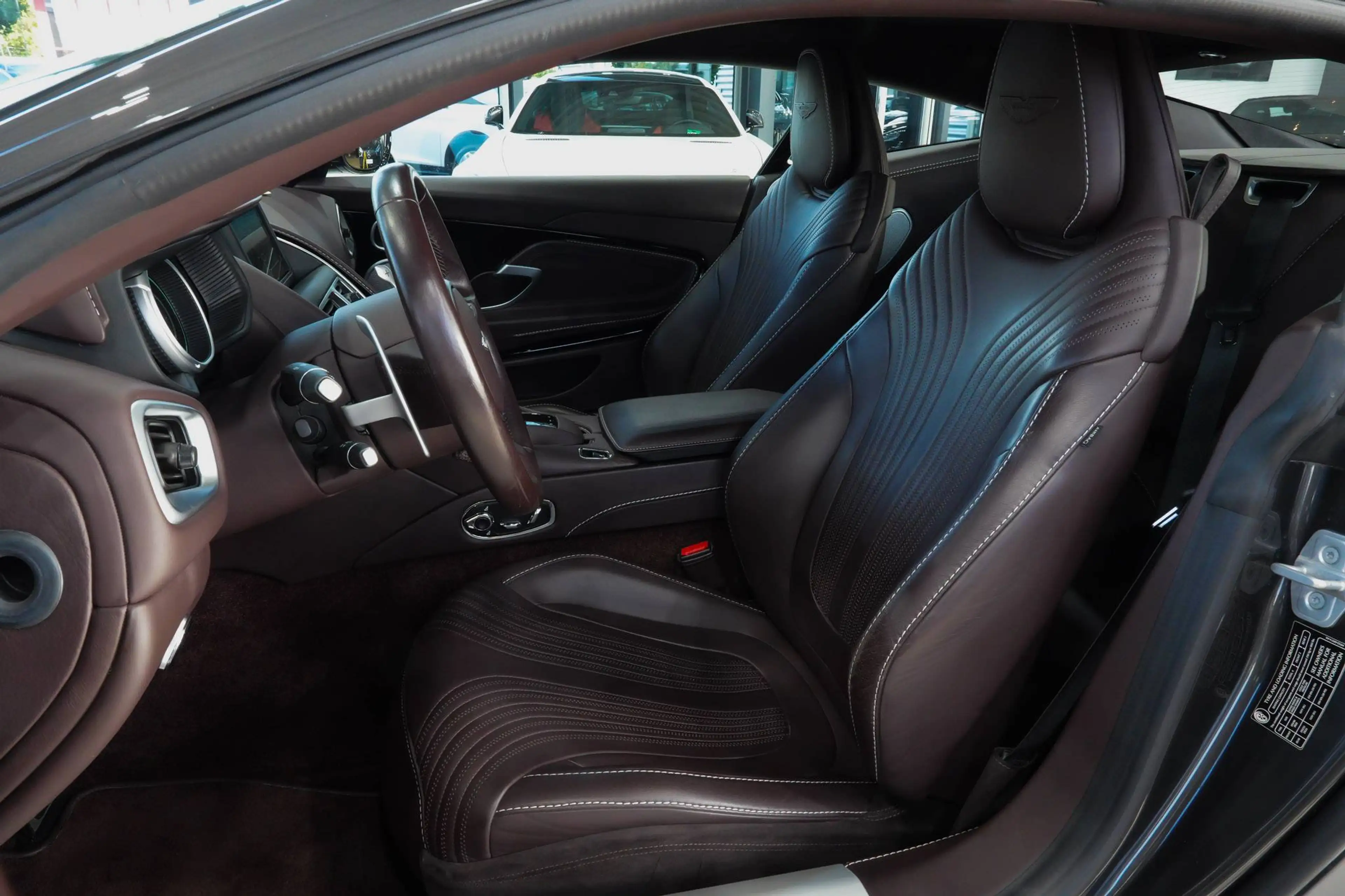 Aston Martin DB11 V8 Coupe*1-HAND*MASSAGE*360°*14-FACH*MEMORY — photo 15